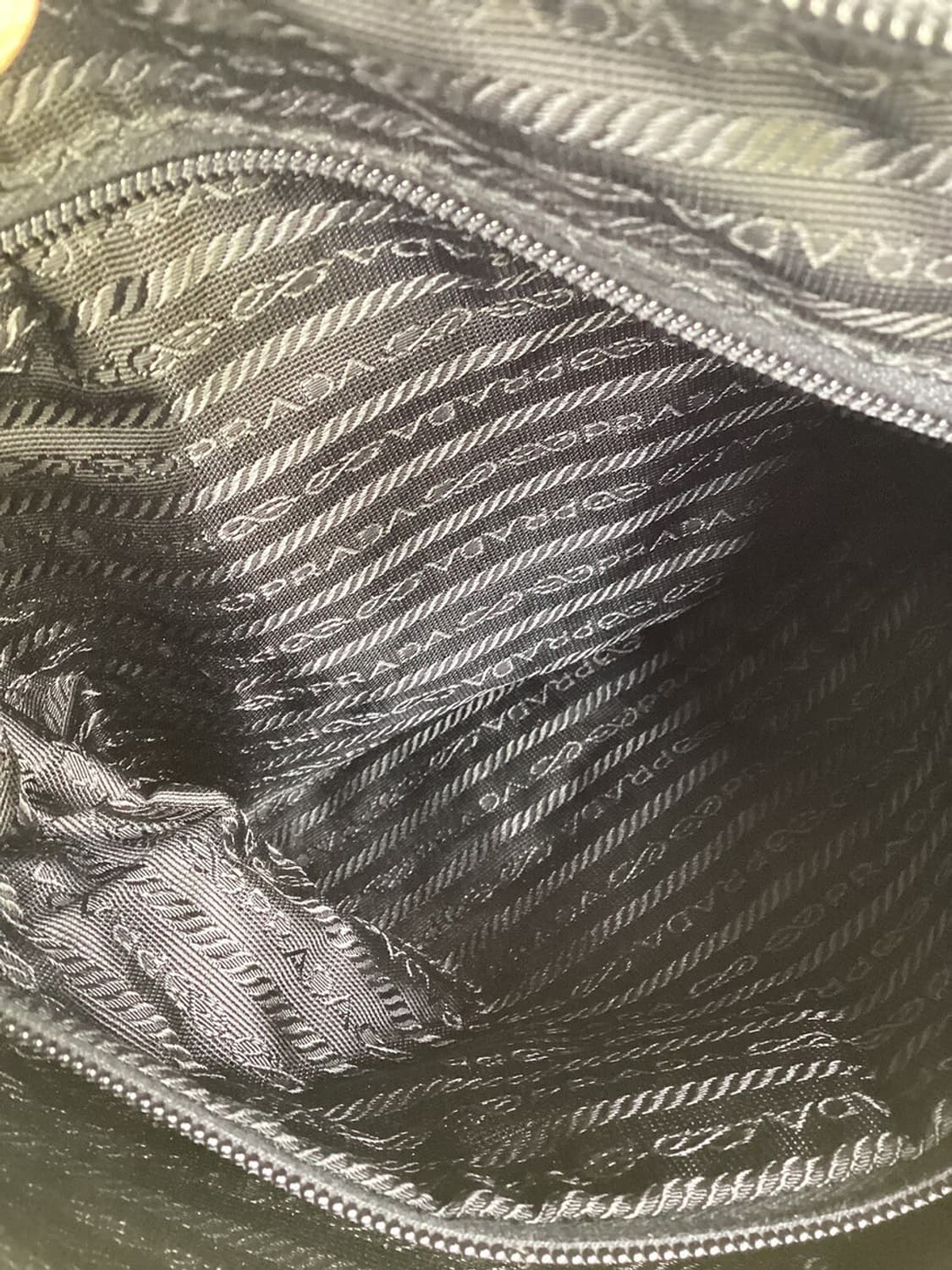 [정품] 프라다 나일론 삼각 로고 투버클 
크로스백  상품이미지6