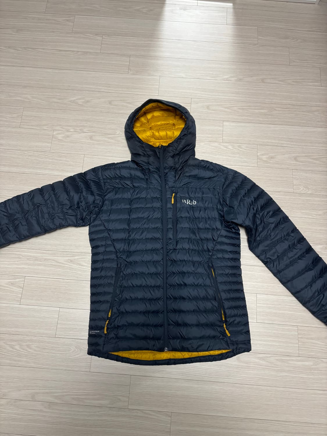 Rab 경량패딩 상품이미지1