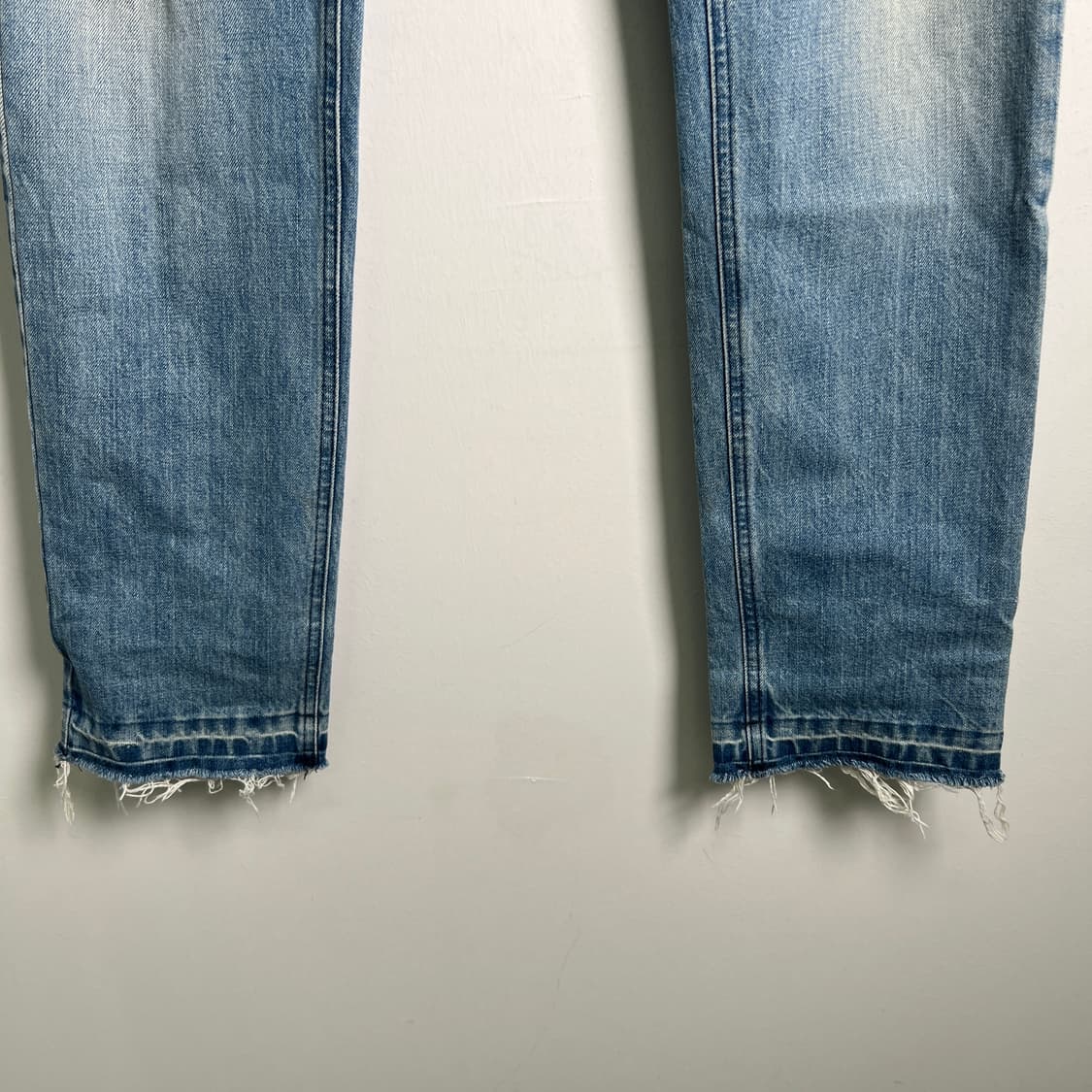15SS AMI 아미 디스트로이드 워싱 슬림 데님 팬츠 32 상품이미지6