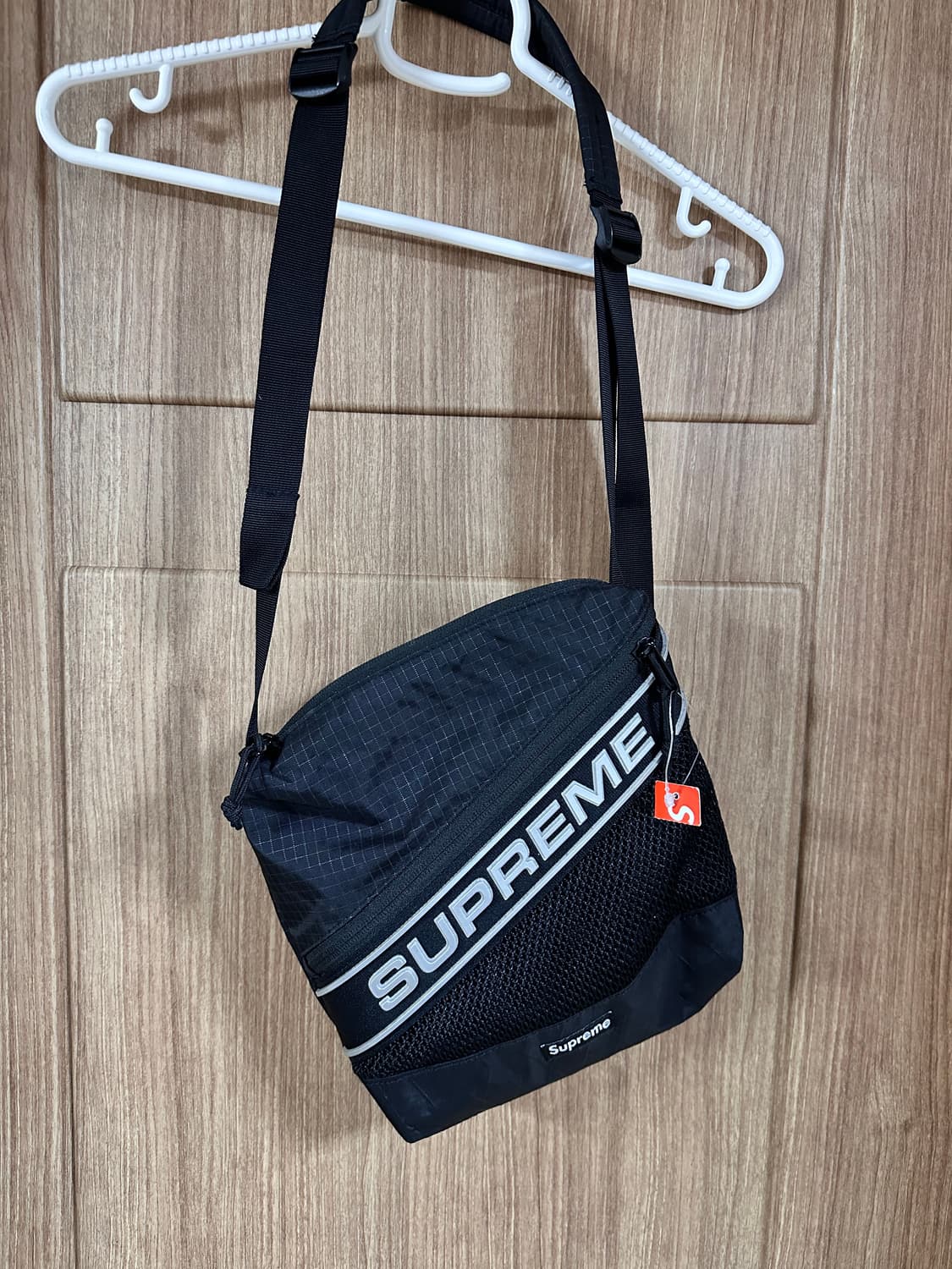 슈프림 숄더백 블랙 23FW 상품이미지3