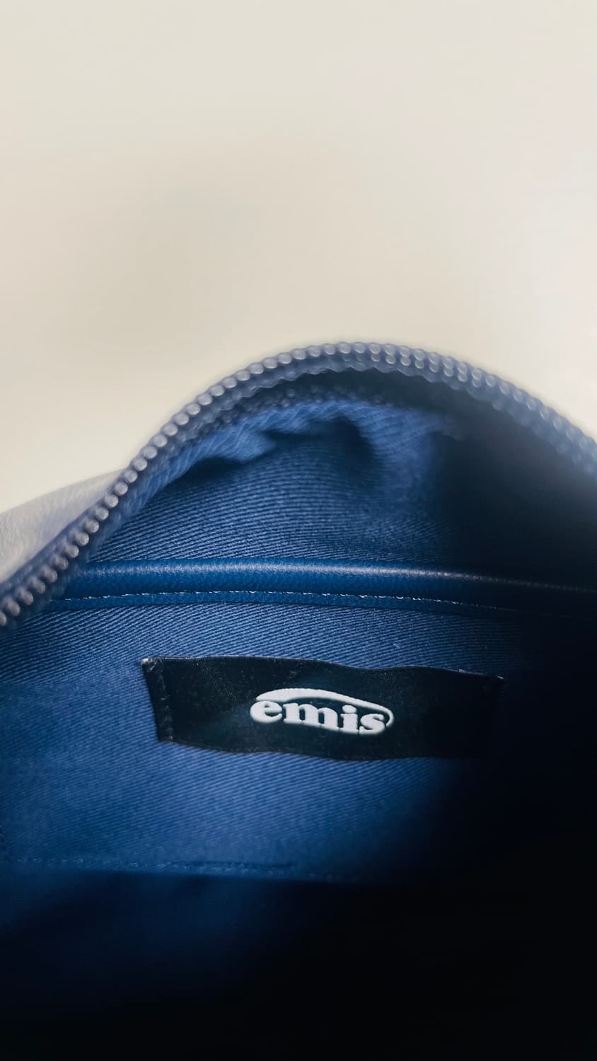 택 달린 새상품) 이미스EMIS 휴고 로고백. 정가 99,000원 상품이미지7