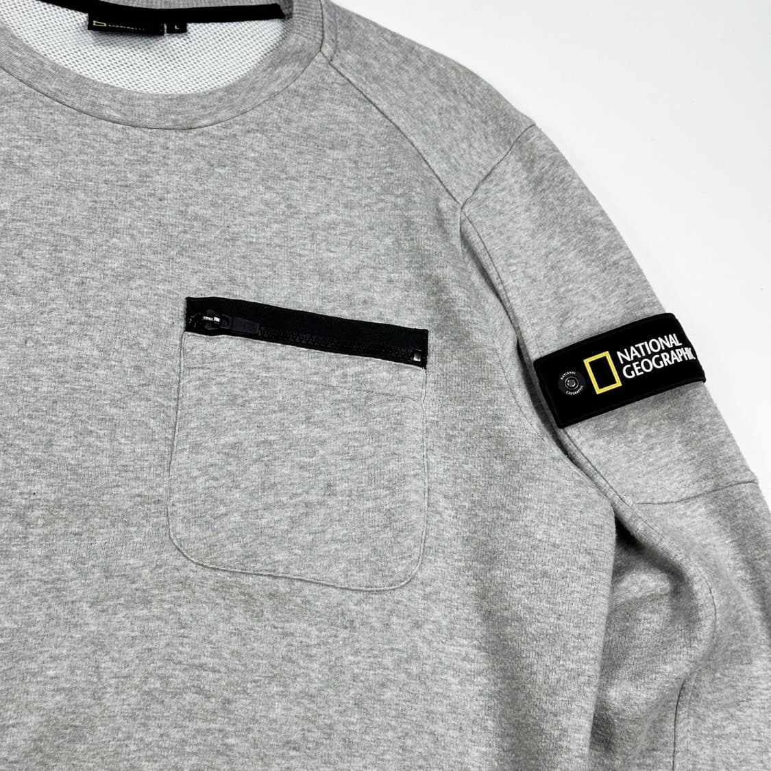 내셔널지오그래픽 그레이 와펜 맨투맨 (L) 상품이미지3