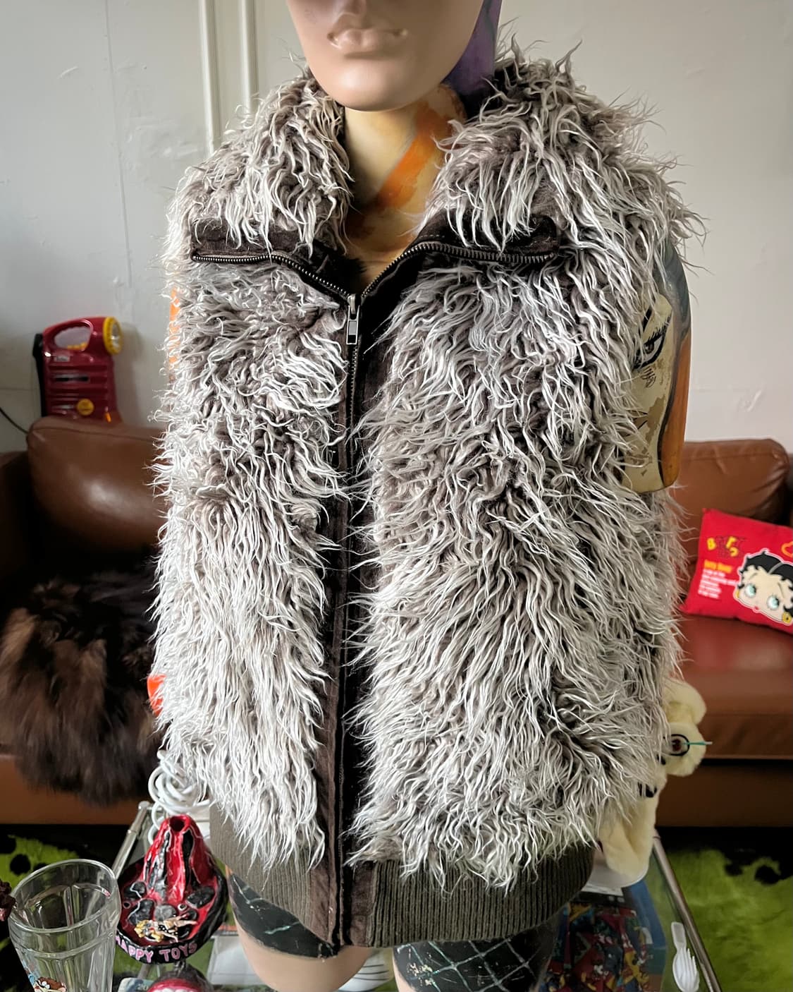 WEARS Inc. High Neck Shaggy Fur Vest 상품이미지2
