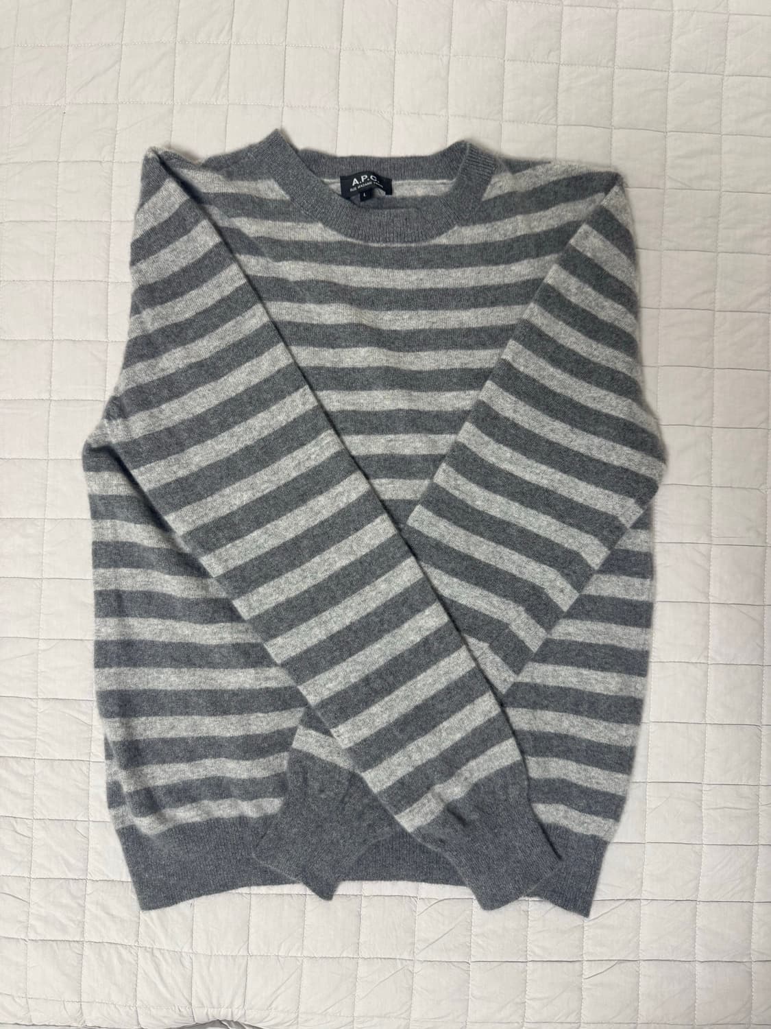 A.P.C. 아페쎄 스트라이프 패턴 캐시미어 니트 상품이미지1