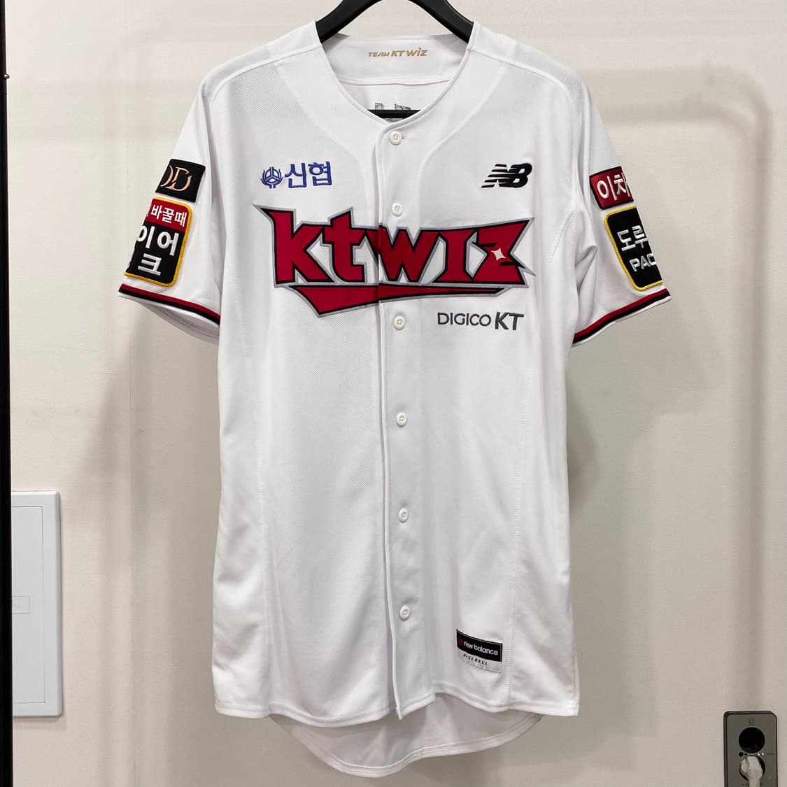 KT위즈 어센틱 지급용 풀패치 유니폼 홍현빈 친필싸인 상품이미지1