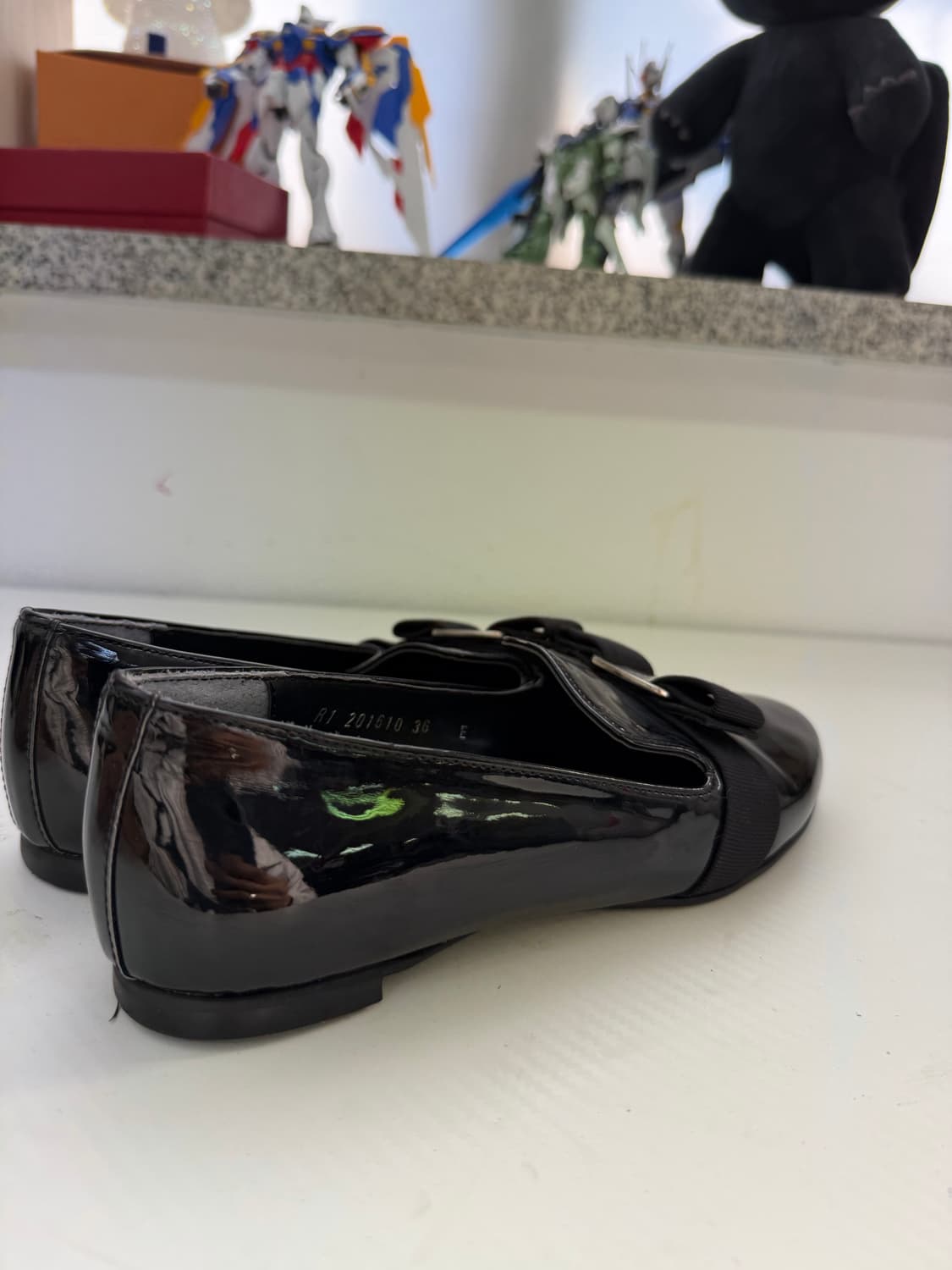 정품) 페라가모 블랙 페이턴트 로퍼 여성 구두 36 상품이미지4