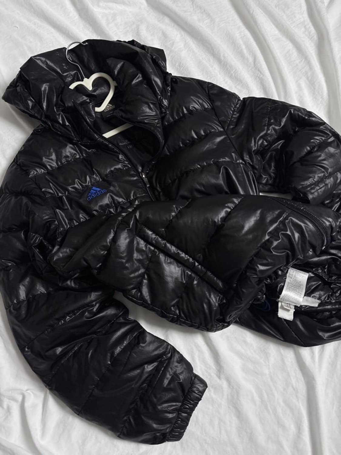 아디다스 y2k 유광 후드패딩 상품이미지3