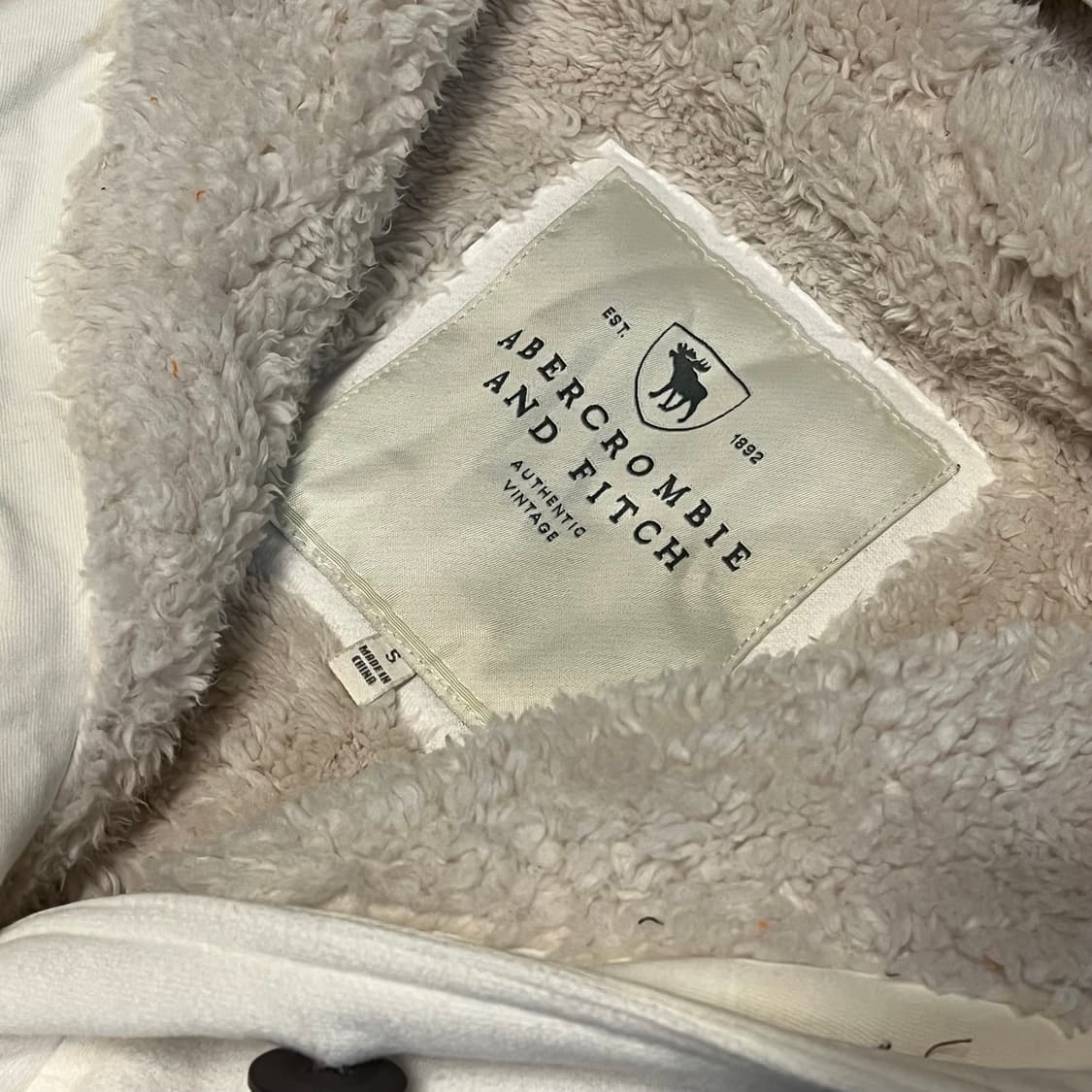 아베크롬비 y2k 화이트 양털 후드집업 S 상품이미지3