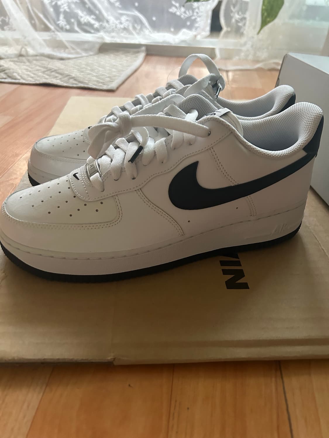 나이키 에어포스 1 '07 화이트 블랙 새상품 270 상품이미지2