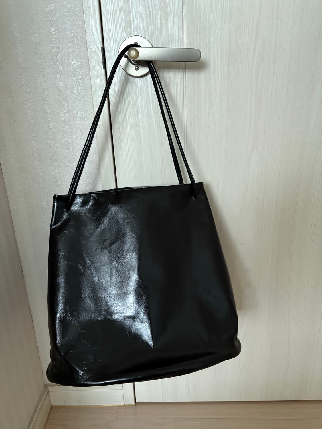 [마지막가격]S18 NO.17 BLACK LEATHER HOOF BAG 상품이미지1