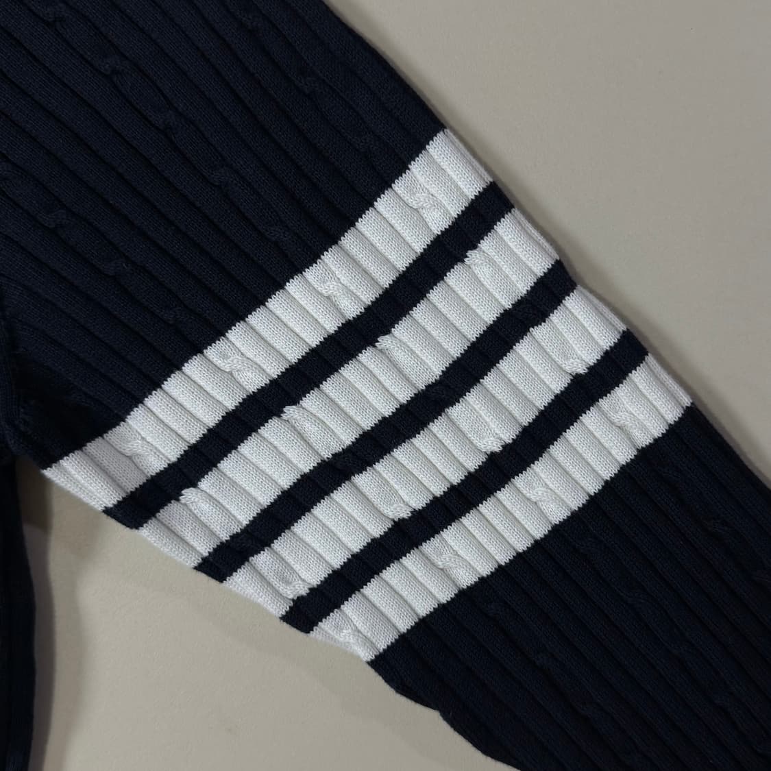 [3/당일출고]톰브라운 케이블 니트 상품이미지5