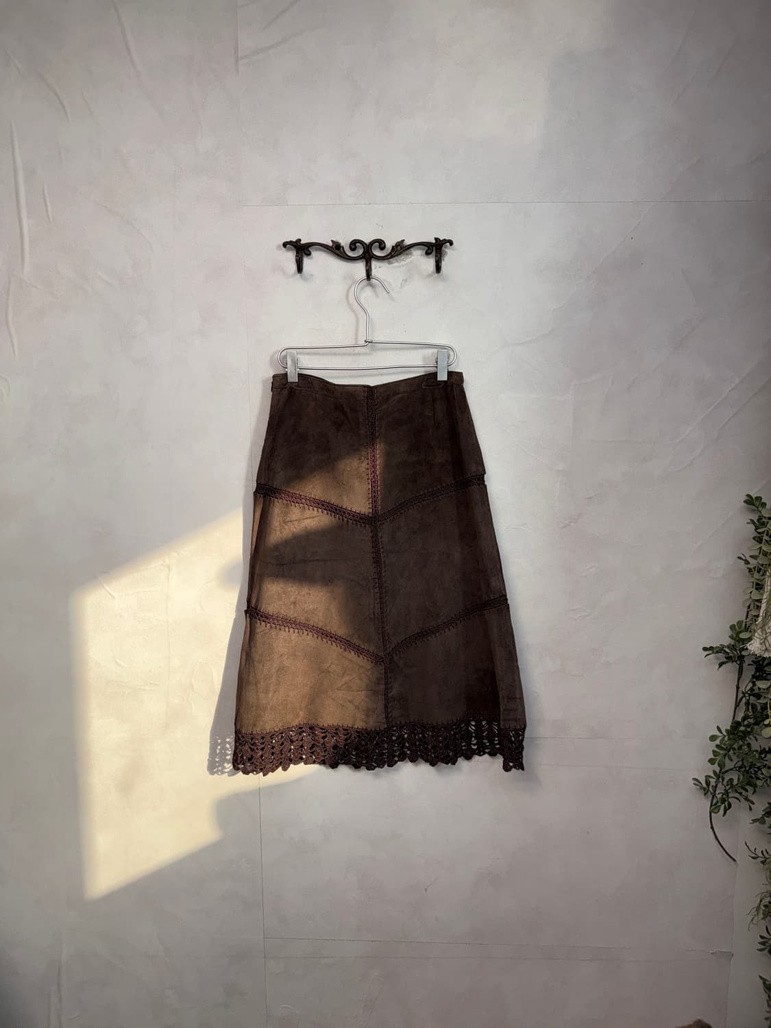 Dark brown pig skin suede patch skirt 상품이미지3