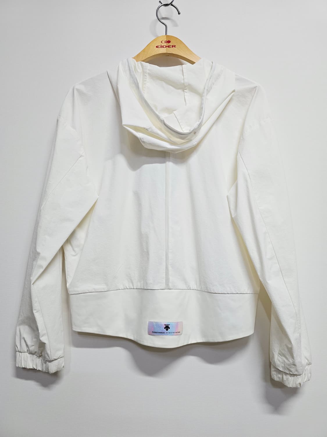 데상트 여성용 화이트 후드 바람막이 상품이미지5