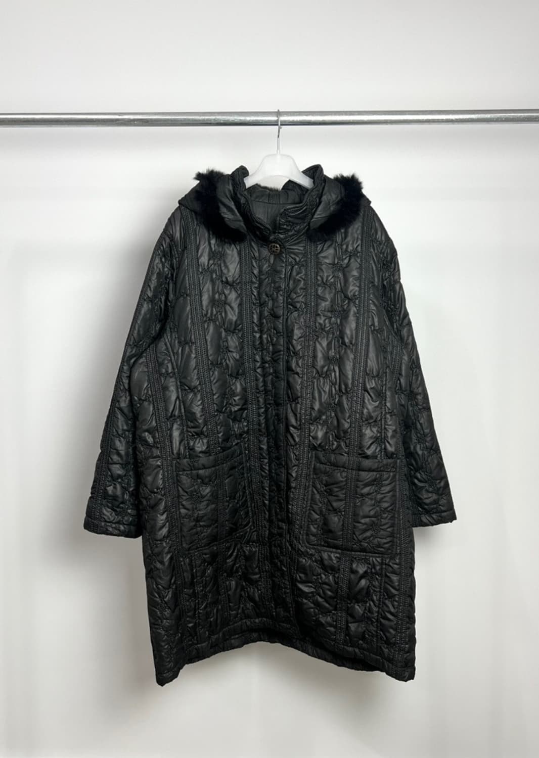 VANITY embroidered detail long padding 상품이미지1