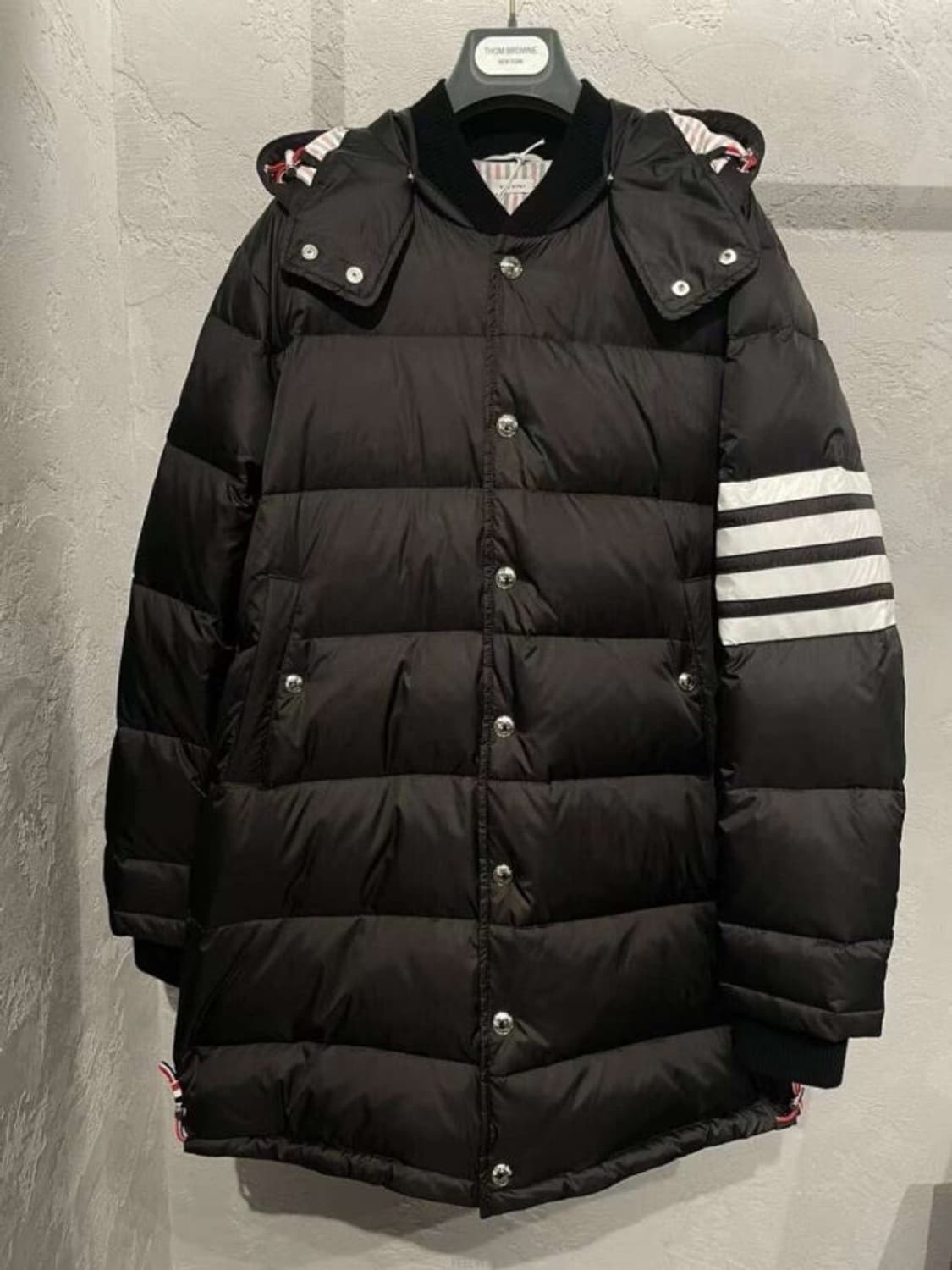 새상품급 톰브라운 블랙 다운 코트 새상품급 3사이즈 상품이미지1