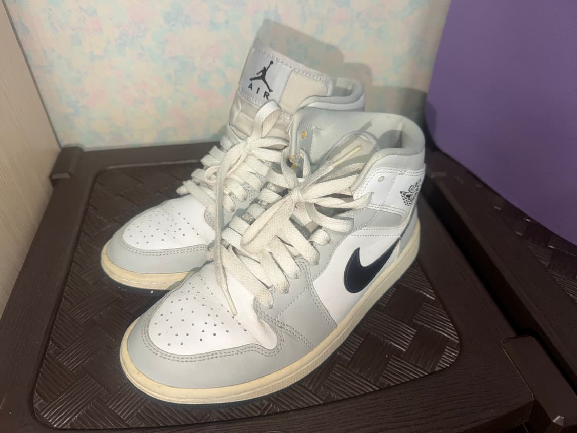 나이키조던 1 미드 그레이 포그 240 상품이미지1