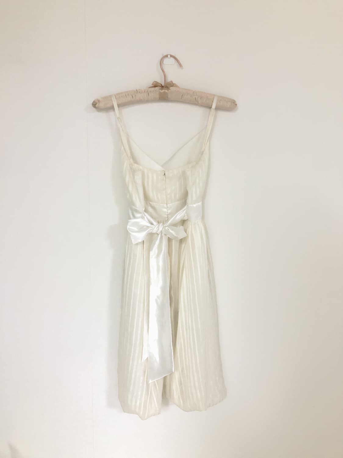 화이트 벌룬핏 미니 뷔스티에 리본 원피스 상품이미지2