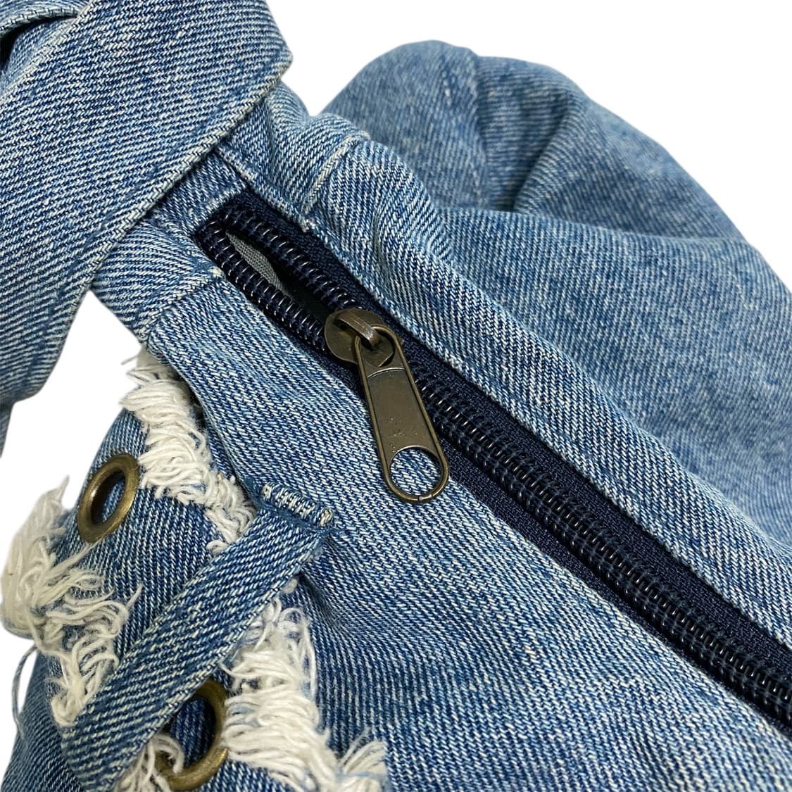 데님 퍼 벨트 아일렛 크로스백 상품이미지5