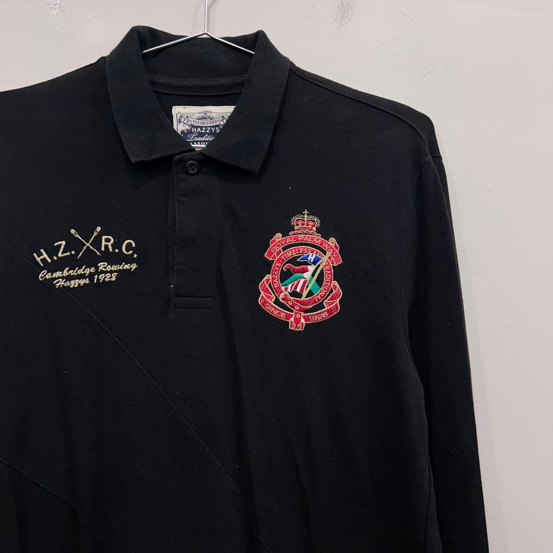 헤지스 로잉크루 자수와펜 절개 긴팔 카라티 상품이미지1