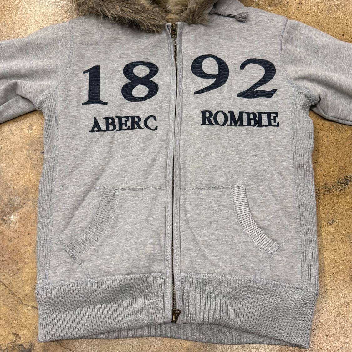 아베크롬비 퍼 울프 그레이 1892 후드집업 상품이미지3