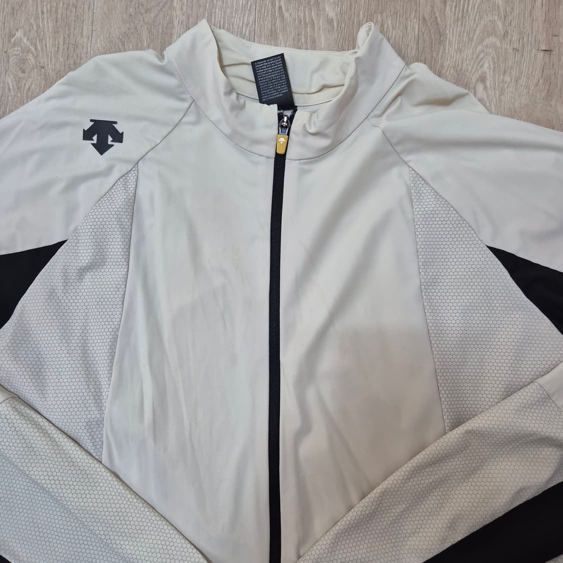 데상트 스위스 트라이애슬론팀 스트레치 경량 바람막이 자켓 상품이미지2