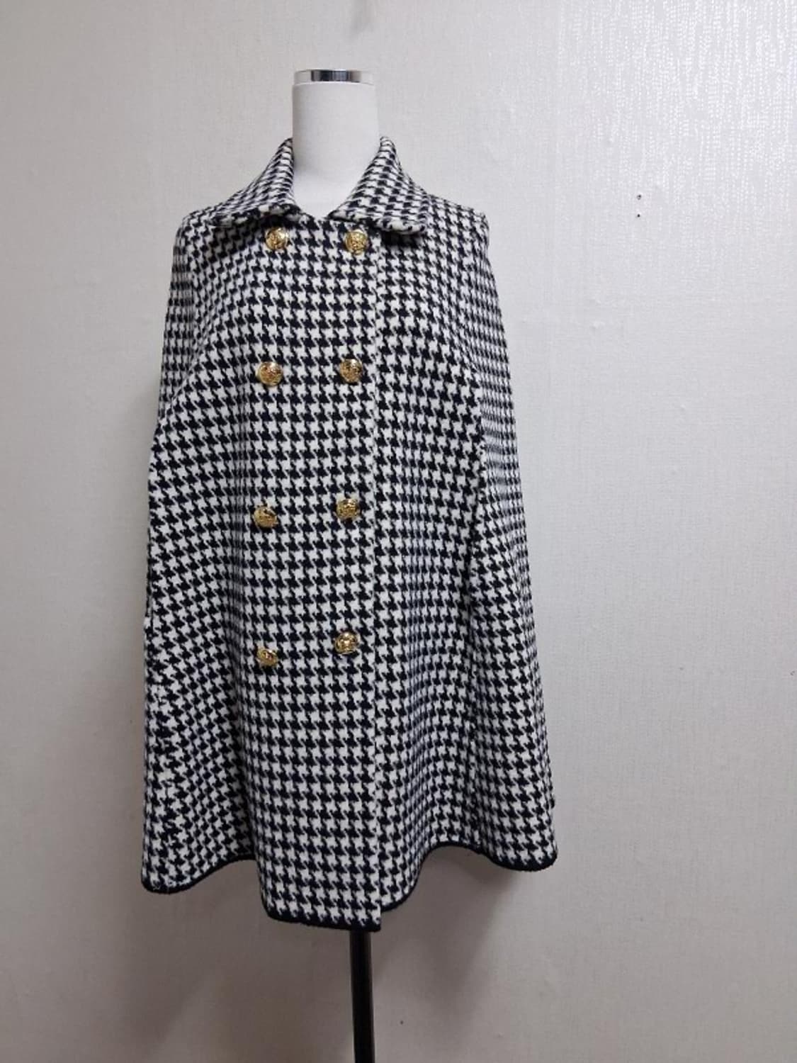 검정화이트 셰퍼트체크 하운드 두터운 레이욘니트 케이프 66까지 
  상품이미지1