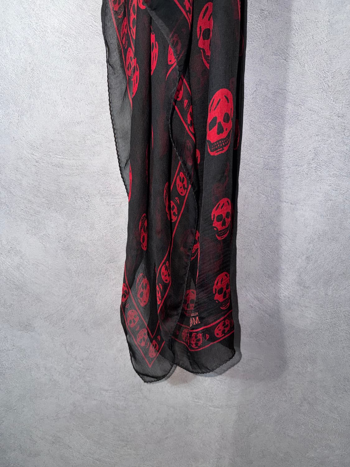 Alexander McQueen Red Skull Silk Scarf 상품이미지4