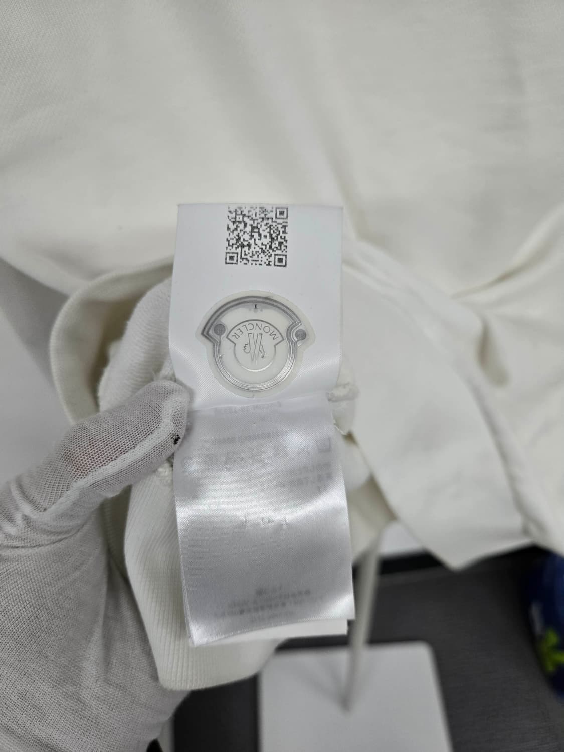 [보증서 정품] 몽클레어 빅로고 맨투맨 상품이미지1