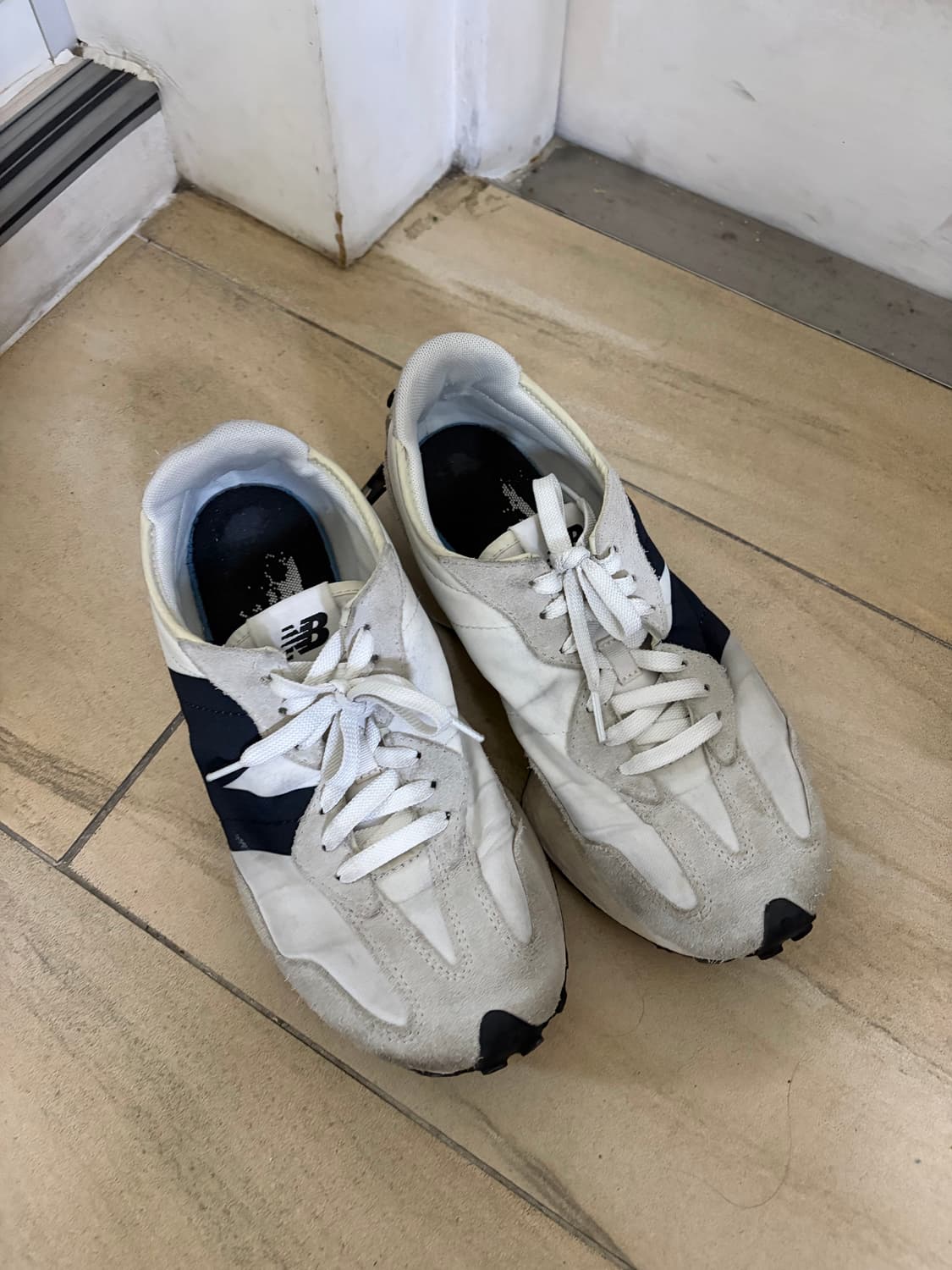 (265) 뉴발란스 327 화이트블랙 상품이미지1