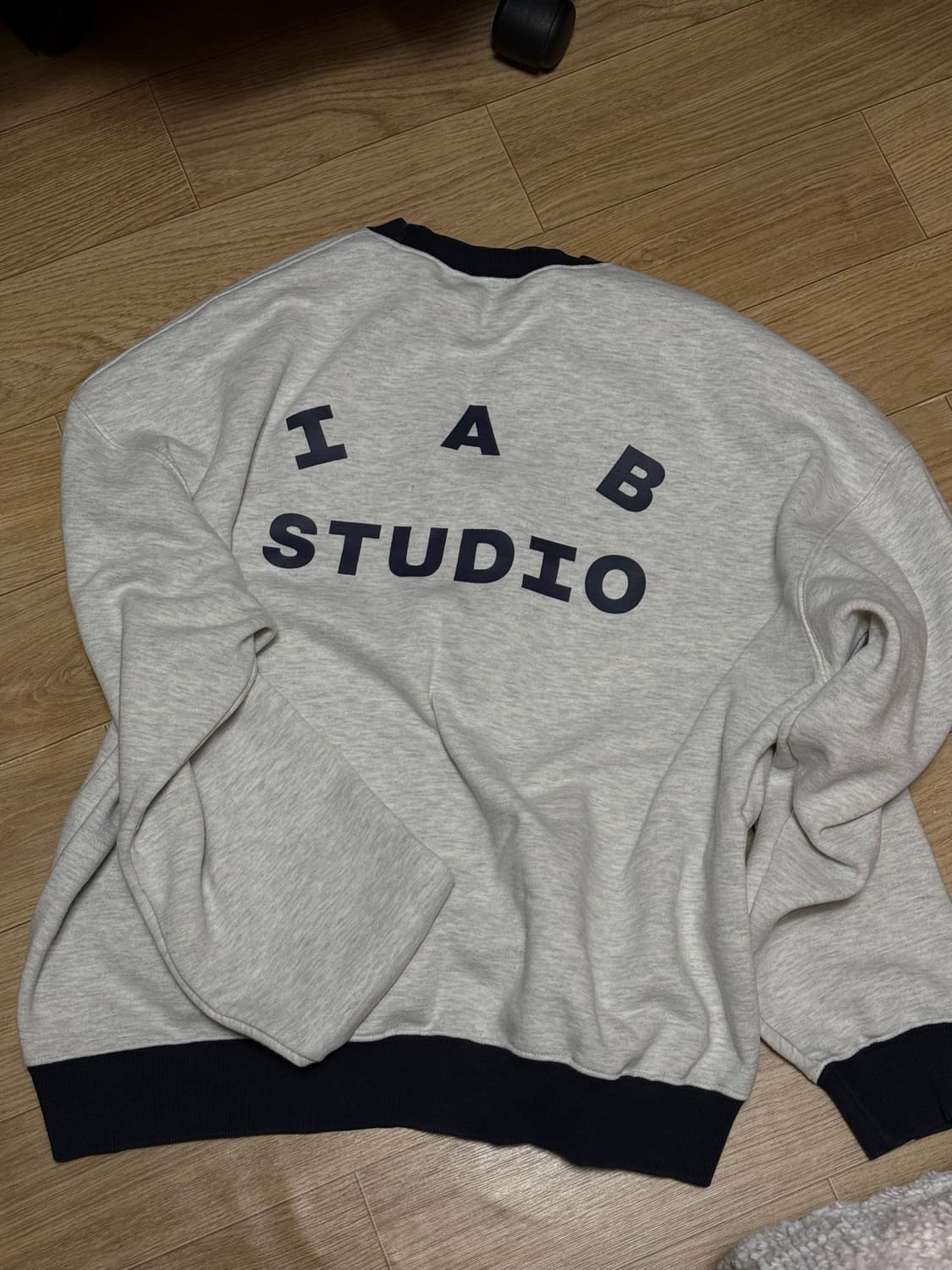 아이앱 스튜디오 스웨트셔츠 오트밀 네이비 L사이즈 상품이미지2
