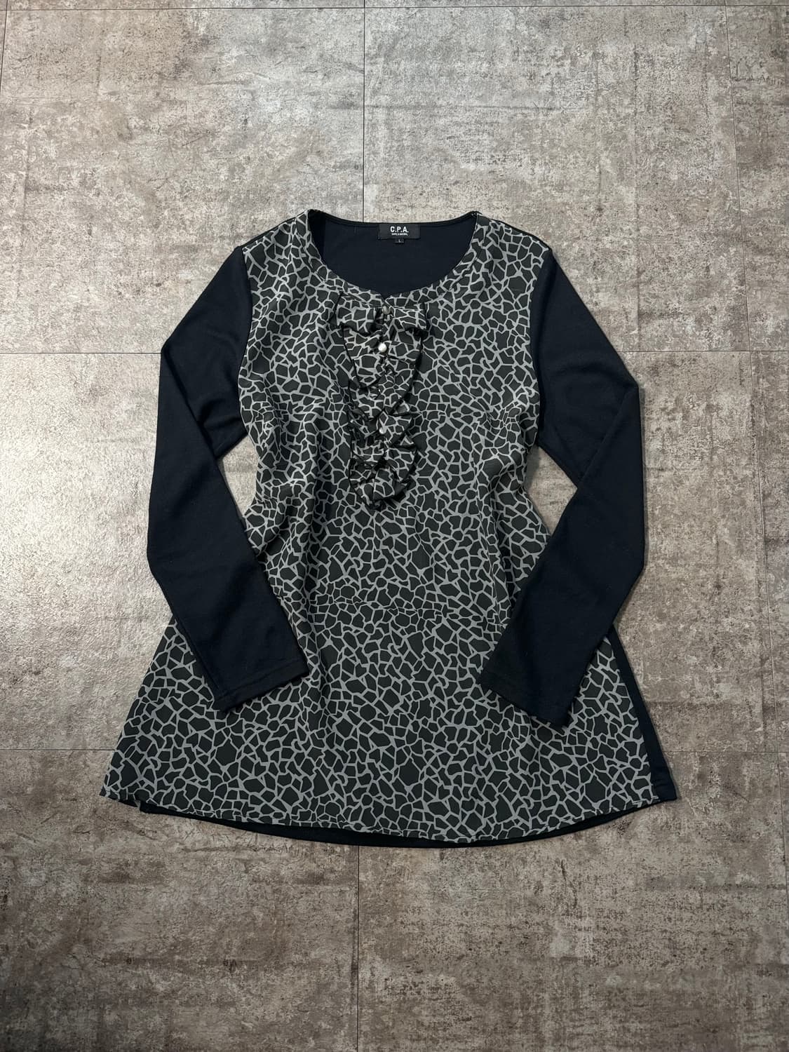 프릴 버튼 넥 패턴 탑 상품이미지2