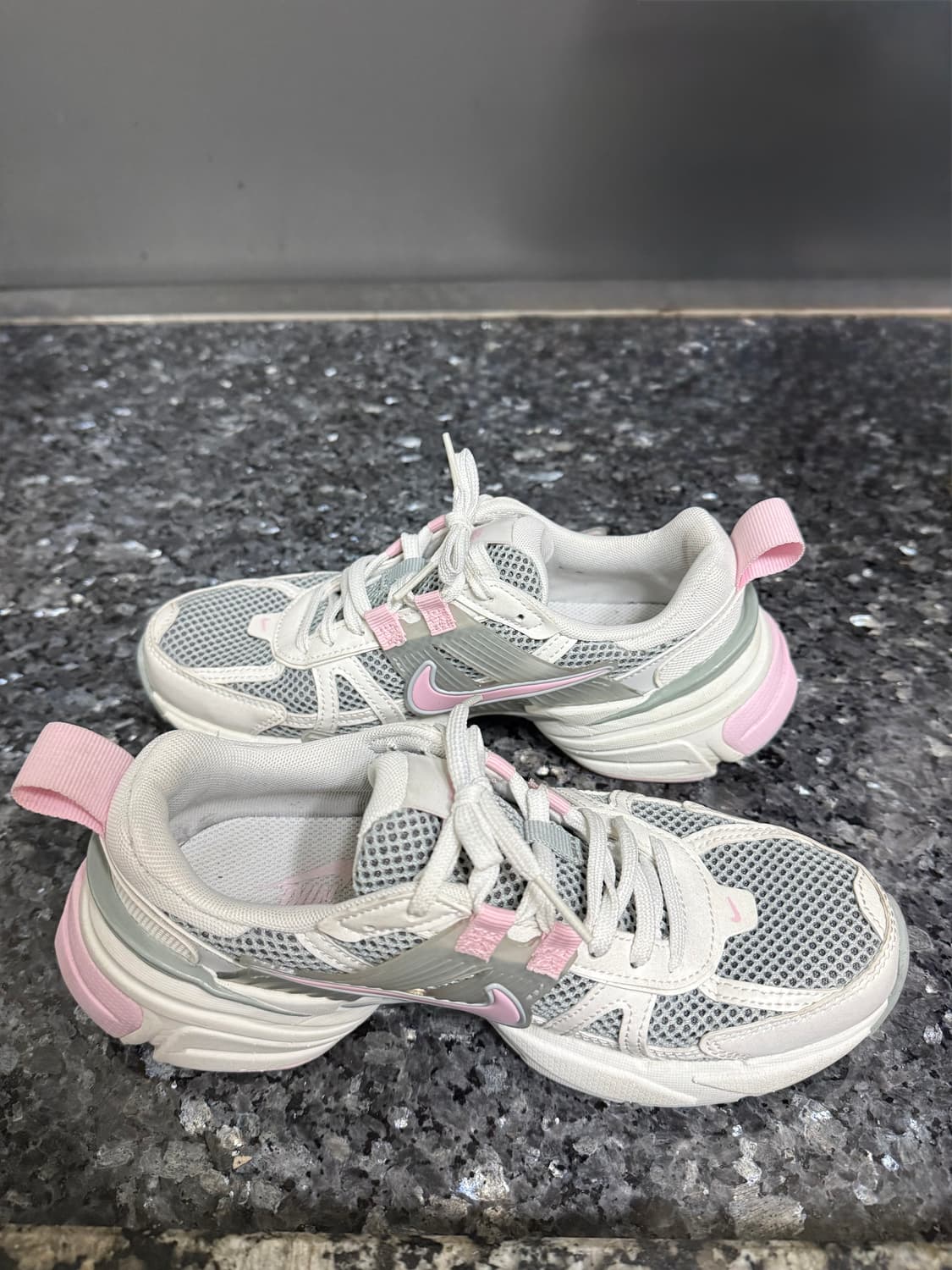 나이키 V2K Run 핑크 그레이 230사이즈 상품이미지5