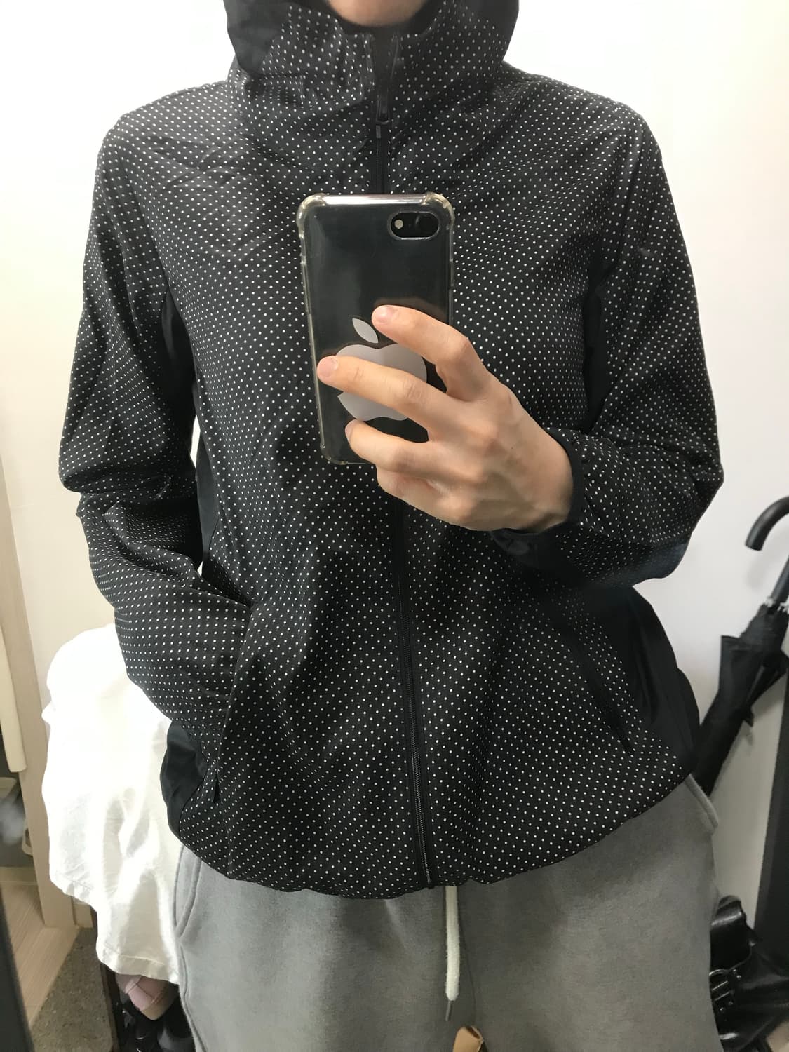 유니클로 땡땡이 바람막이 상품이미지3