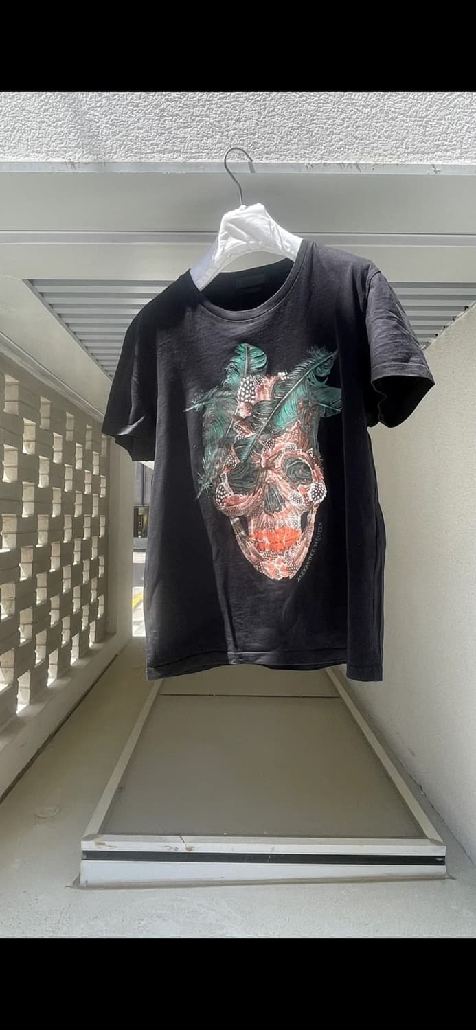 알렉산더 맥퀸(Alexander McQueen) 스컬 깃털 티셔츠 상품이미지1