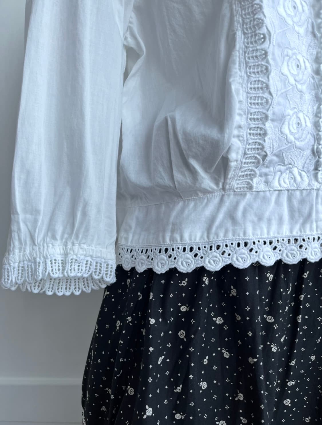 로맨틱 로즈 자수 블라우스 상품이미지4