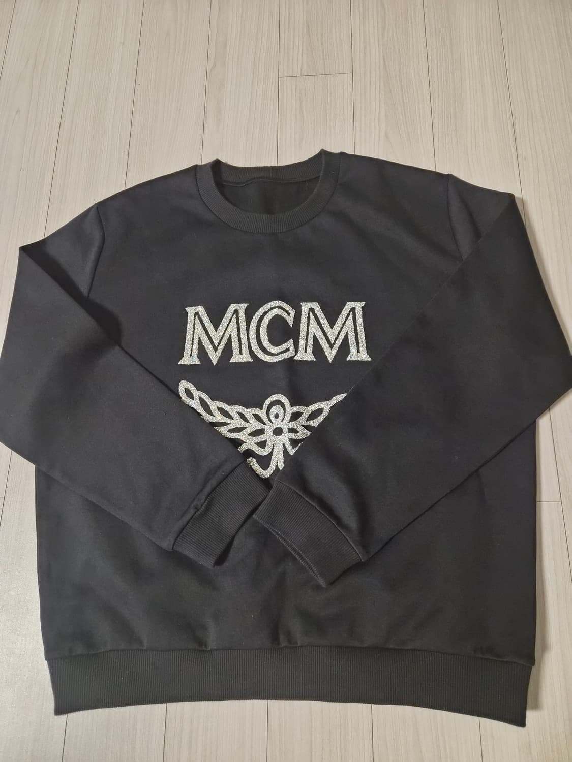 MCM 빅 로고 로렐 크리스탈 맨투맨 (블랙, M사이즈) 상품이미지1