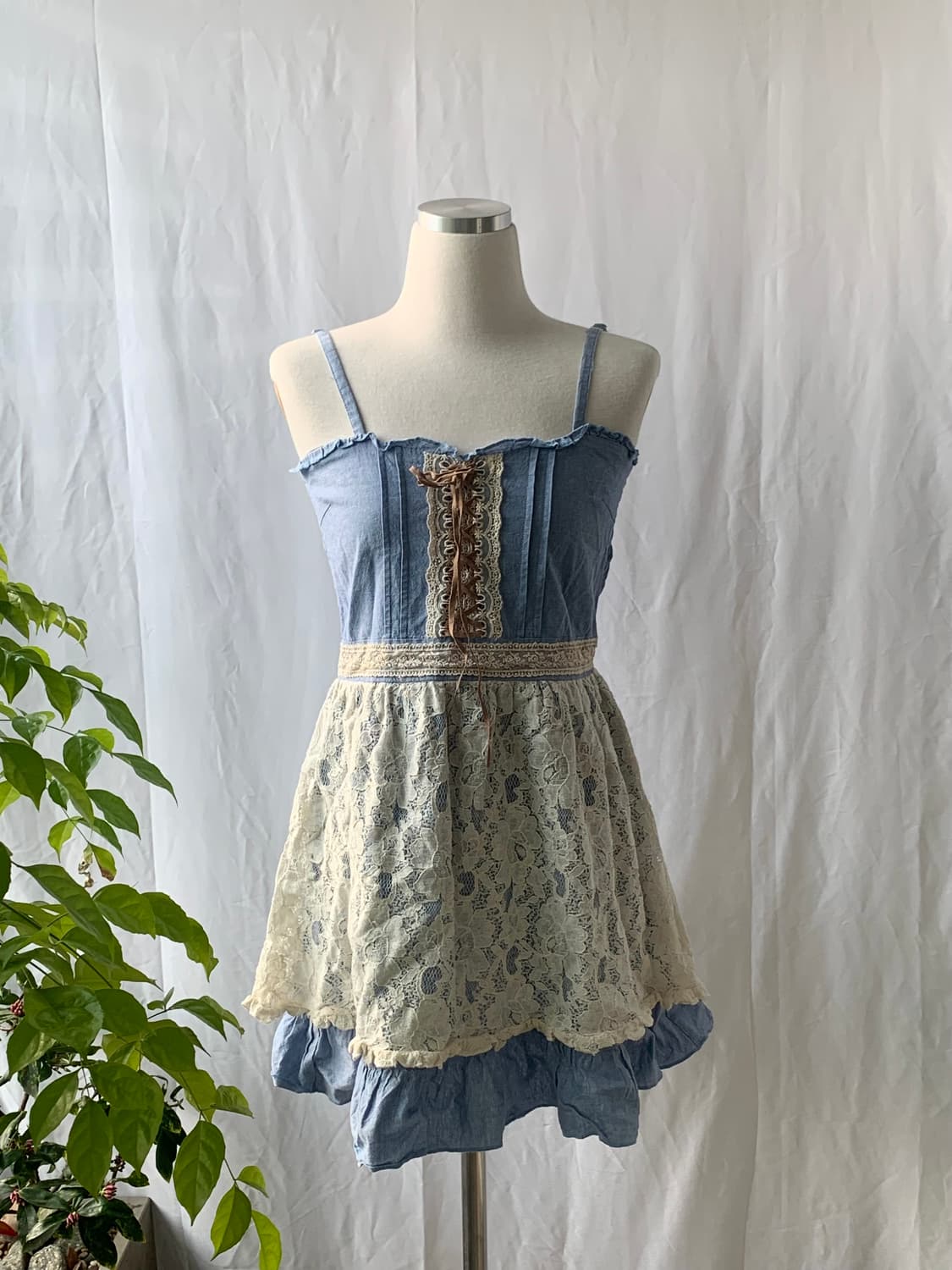 아일렛 스모크 밴딩 뷔스티에 원피스 상품이미지1