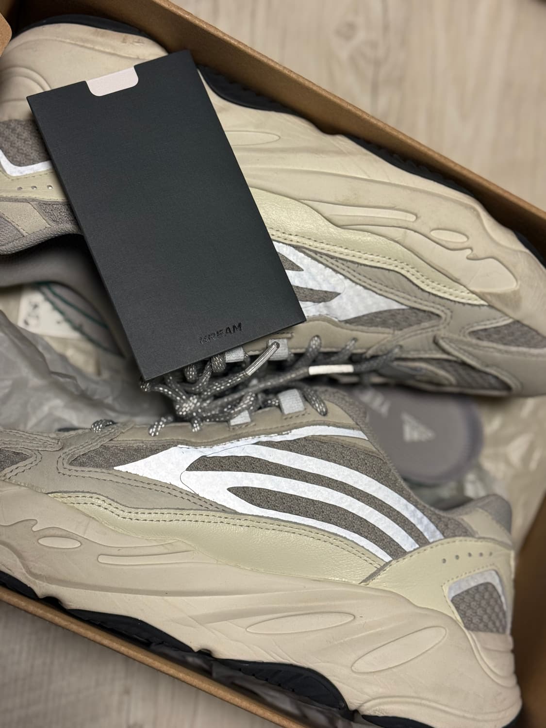 [285] 아디다스 이지 700 스태틱  상품이미지3