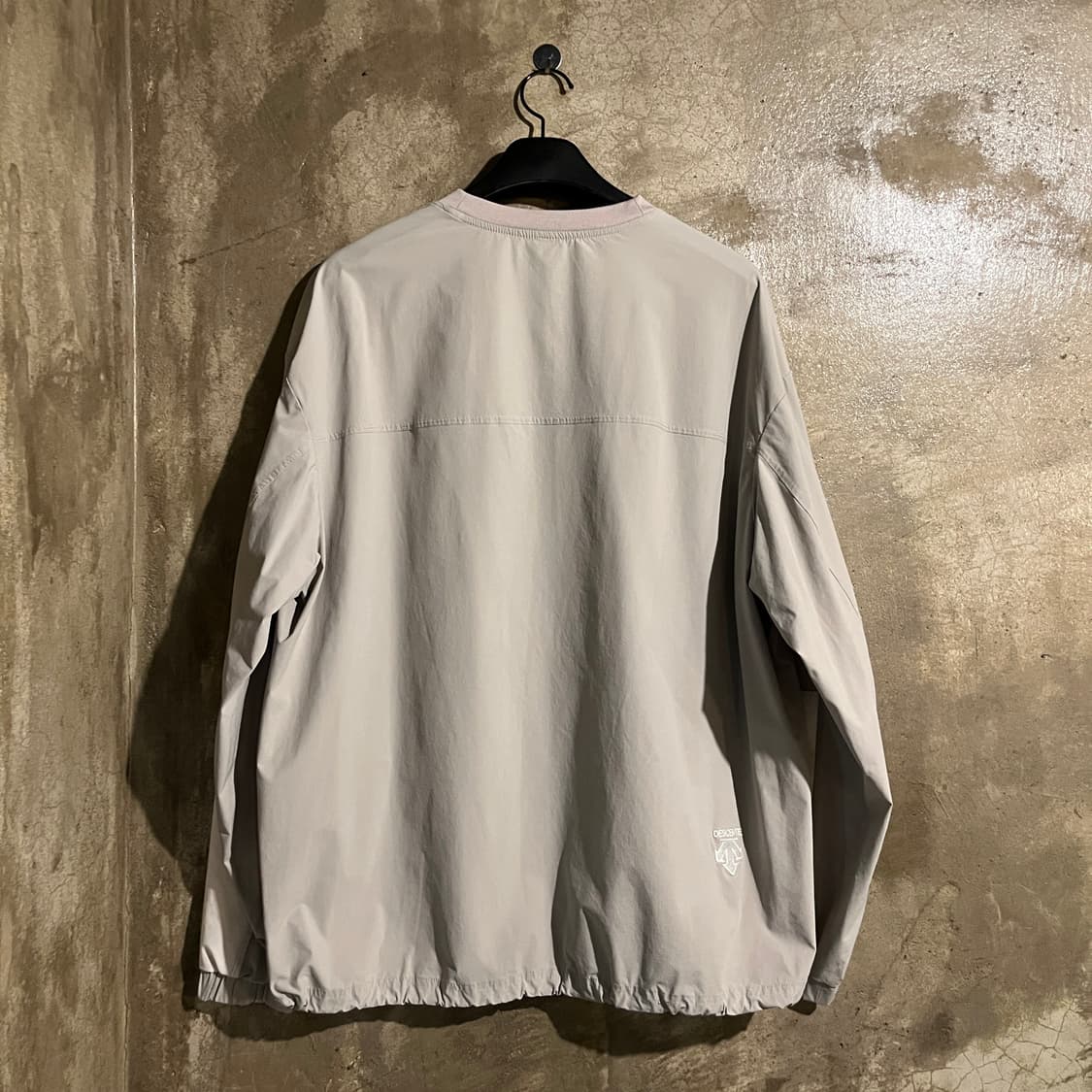 데상트 웜업 맨투맨 상품이미지4