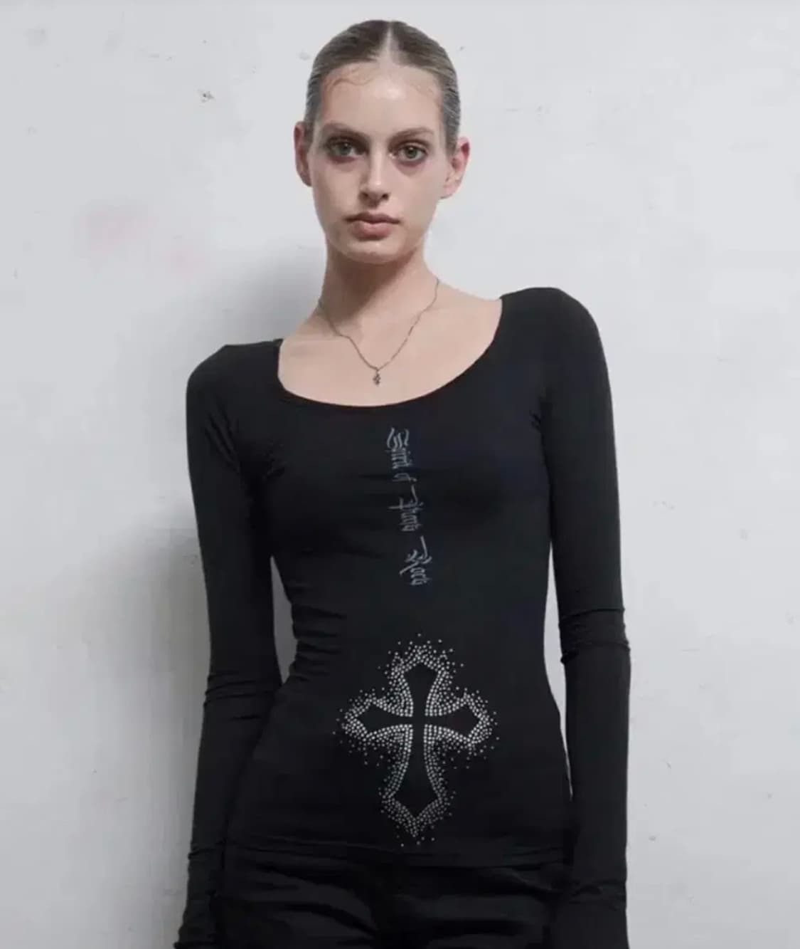 힐다 크로스 핫픽스 롱슬리브 블랙 상품이미지1