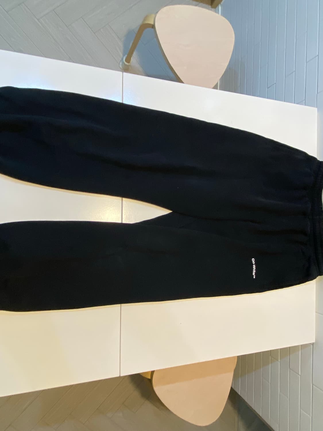 오프화이트 웨이브 아웃라인 다이애그 슬림 스웨트팬츠 블랙 상품이미지1