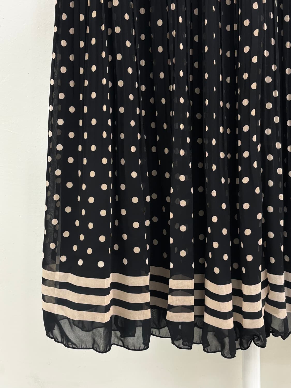 빈티지 블랙 베이지 도트 플리츠 미디 스커트 상품이미지4