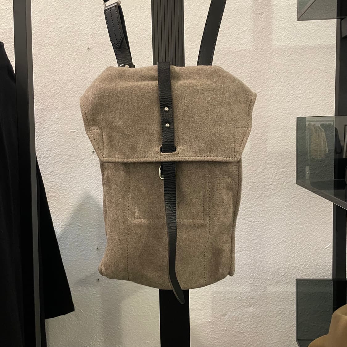 요지야마모토 레더 트림 울 크로스백 상품이미지2