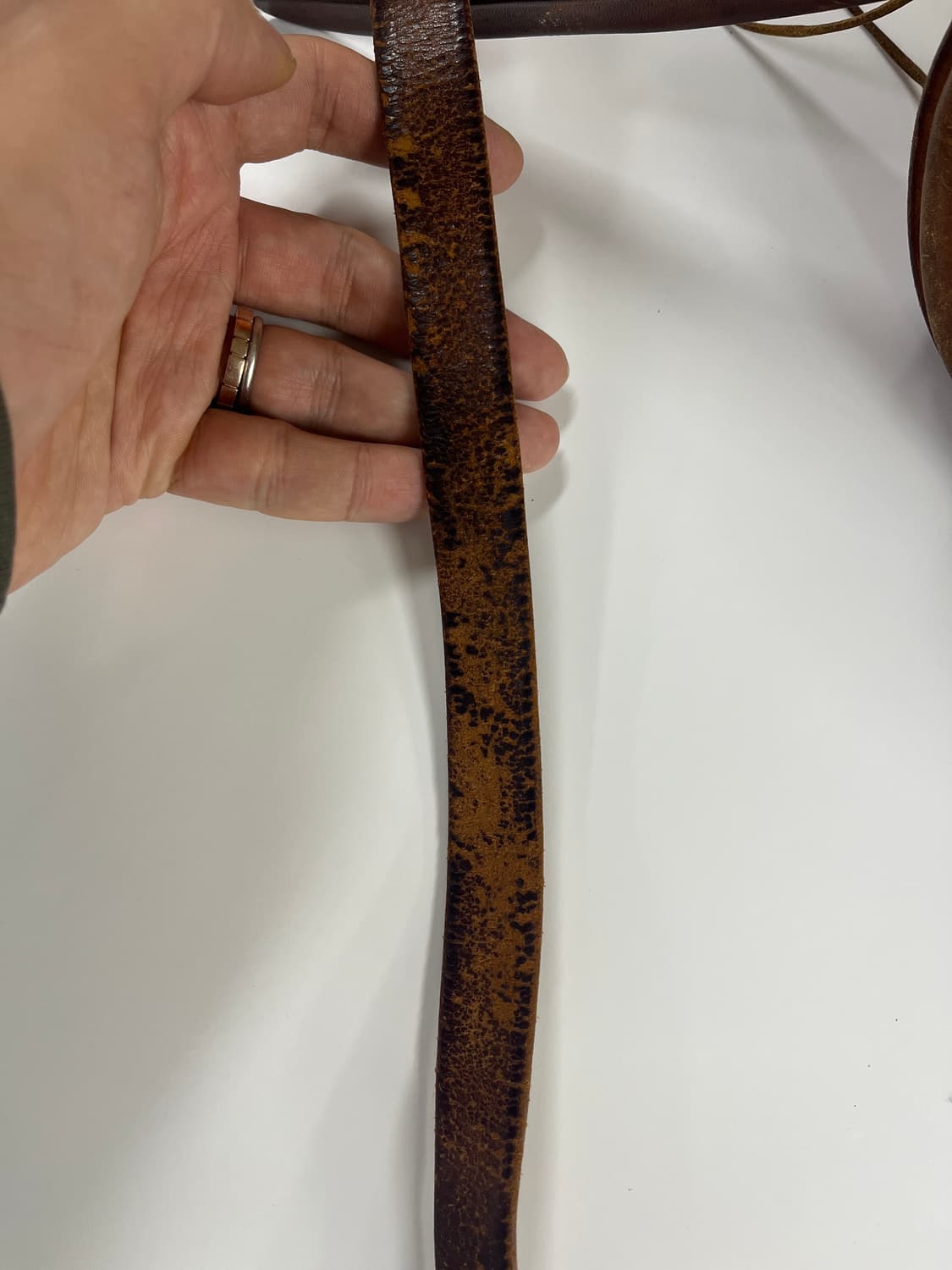 고로스 새들레더 네츄럴 인디언콘초 크로스 버킷백 상품이미지3