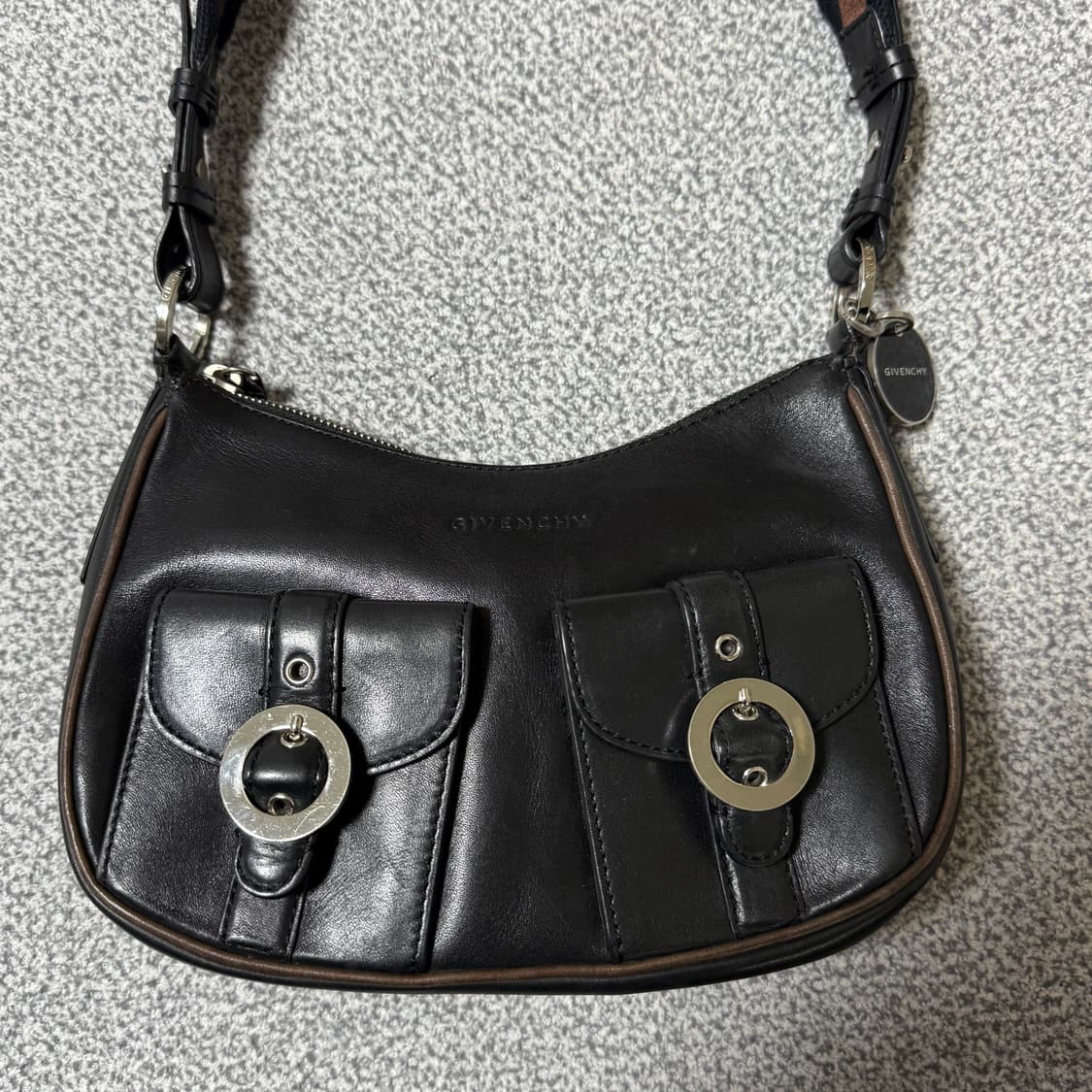 지방시 레더 크로스백 상품이미지4