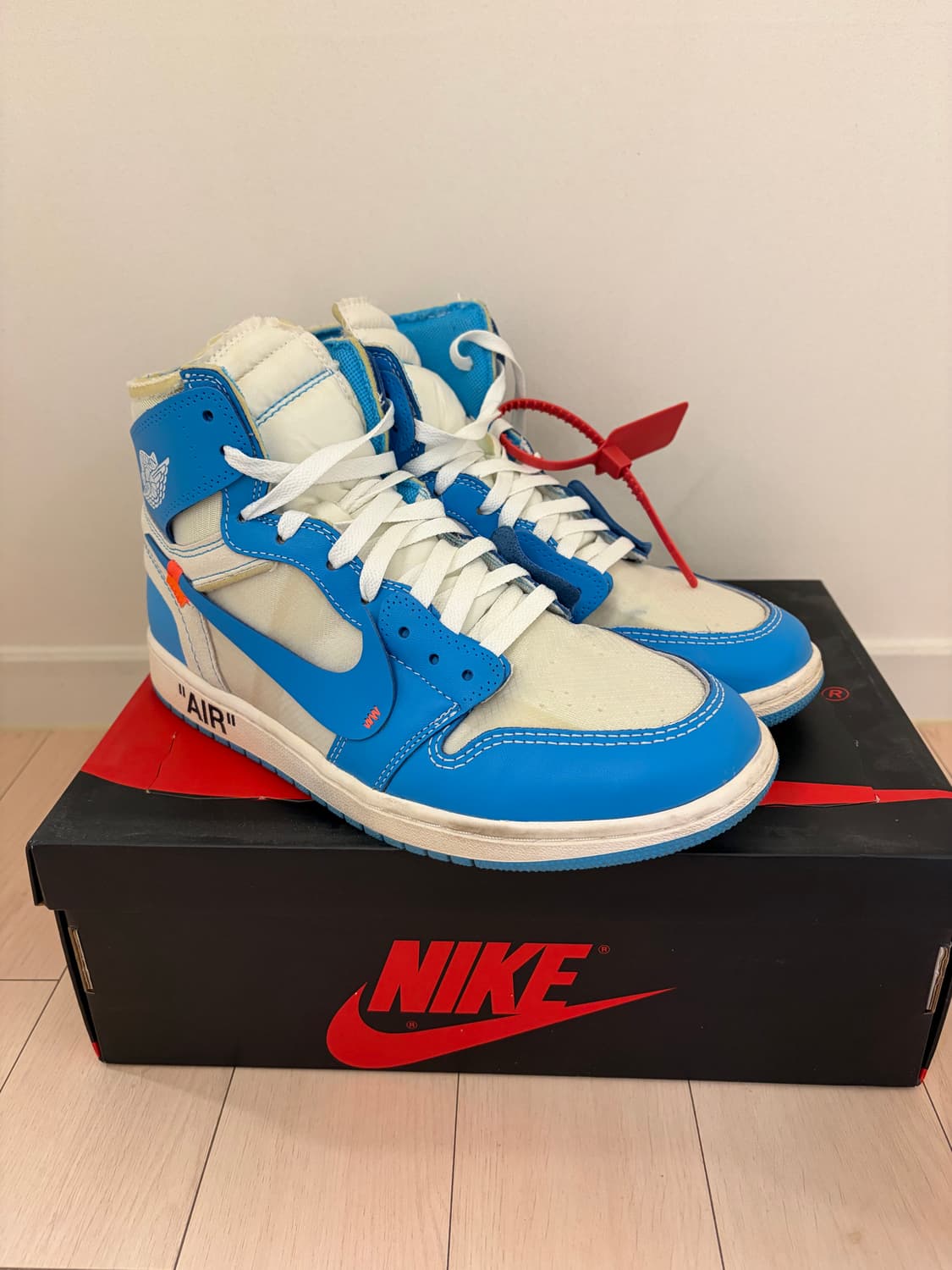 조던 1 x 오프화이트 레트로 하이 유니버시티 블루 상품이미지1