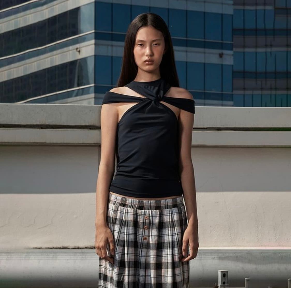 오픈yy twisted cut-out top 상품이미지1