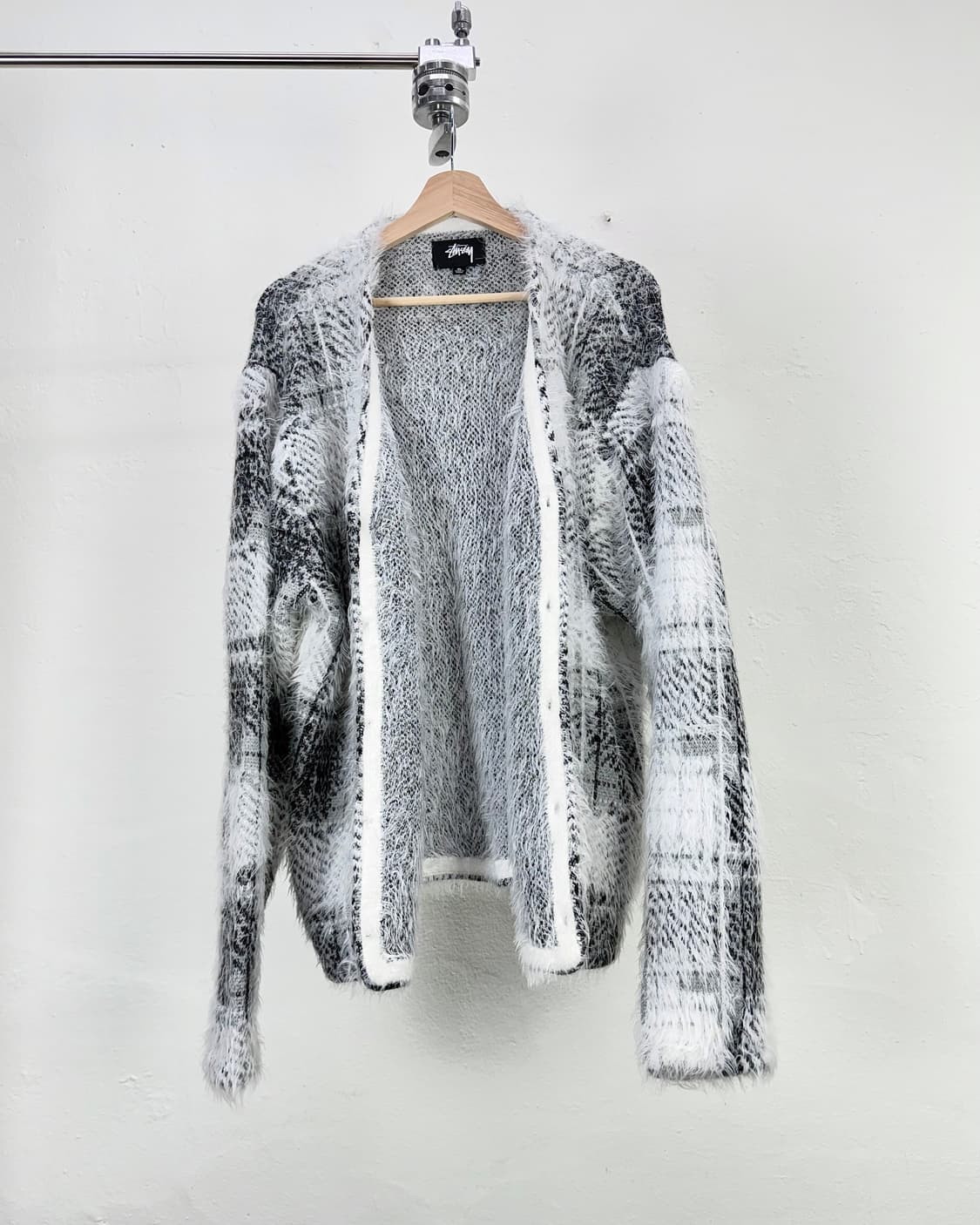 스투시 23fw 헤어리 플래드 가디건 화이트 상품이미지2