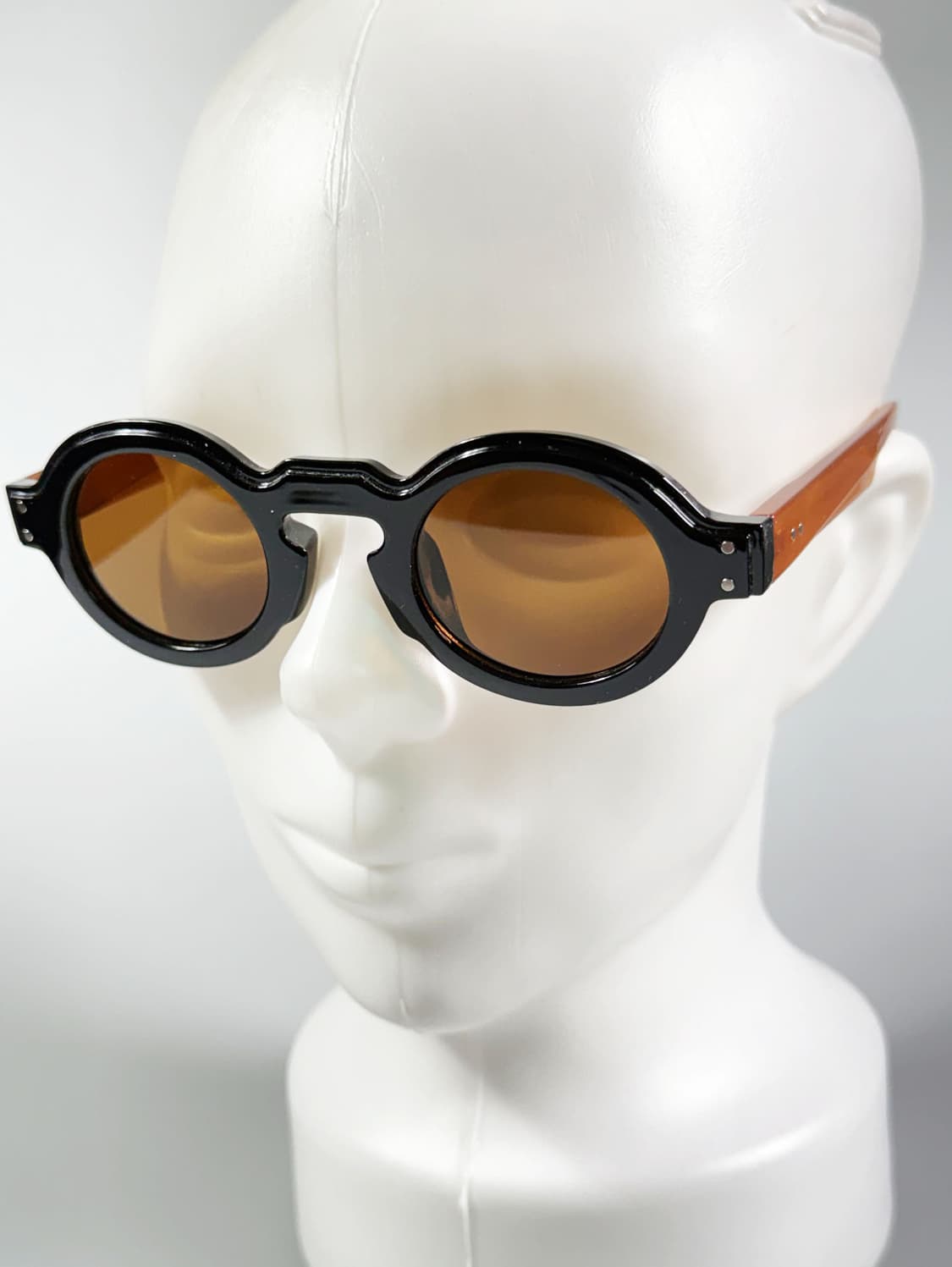 블랙&엠버 볼드 라운드 프레임 빈티지 틴트 선글라스 상품이미지8