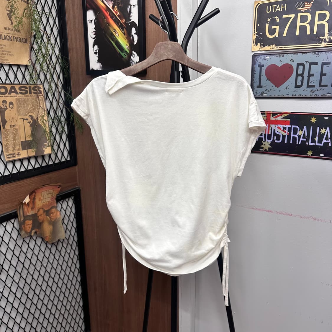 Funky Lettering One-Shoulder T-Shirt 상품이미지2
